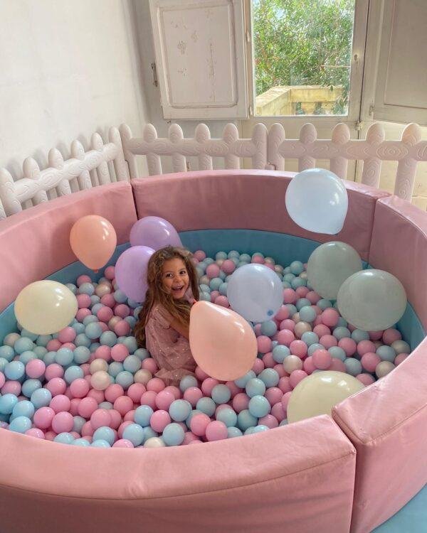 Pastel Pink and Blue round ball pit (180 cm wide)